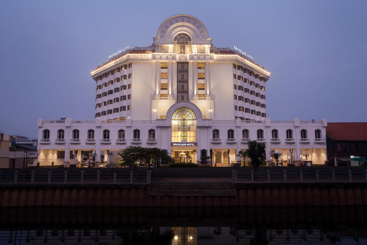 Mercure Jakarta Batavia Exterior foto
