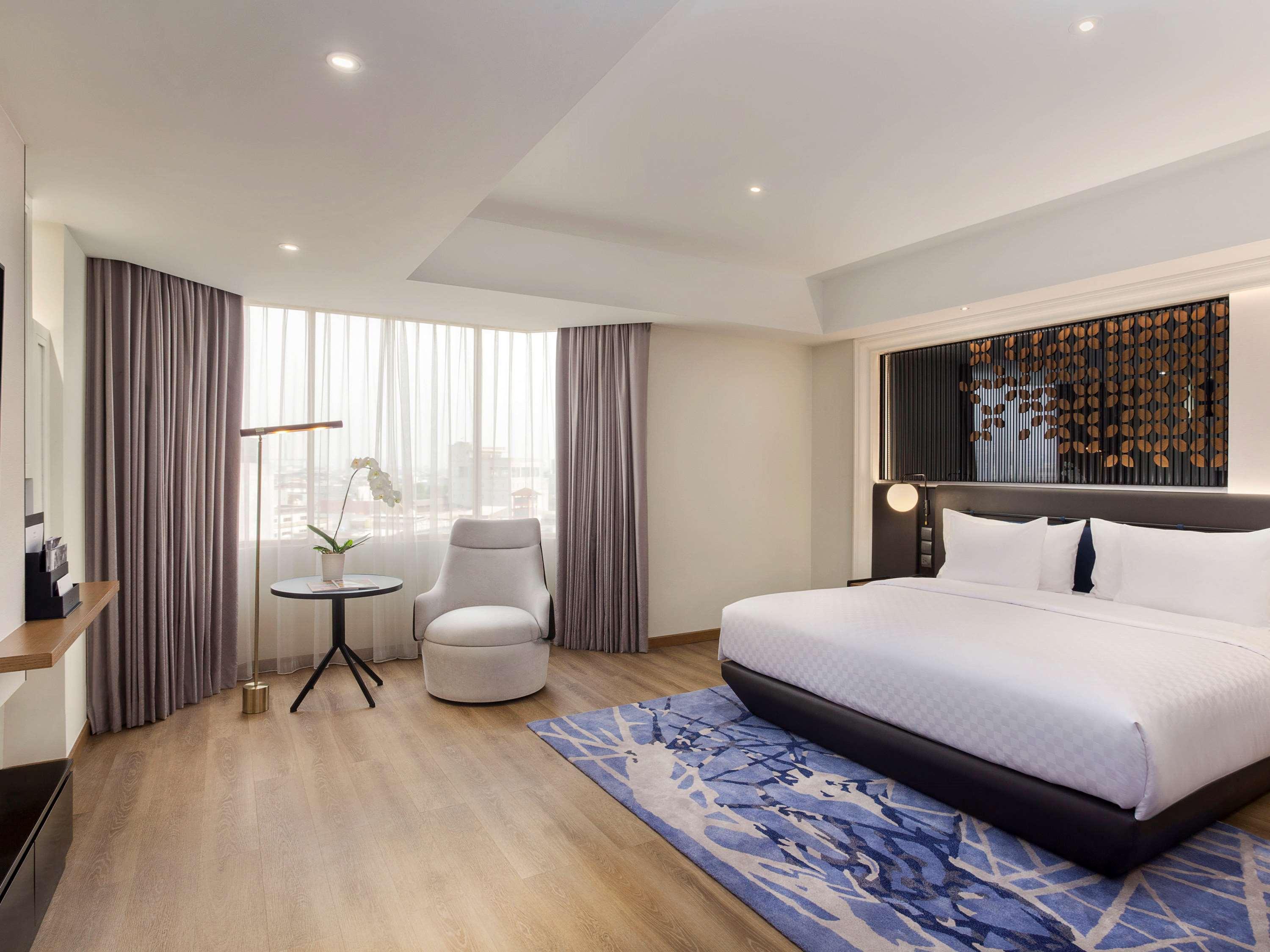Mercure Jakarta Batavia Exterior foto