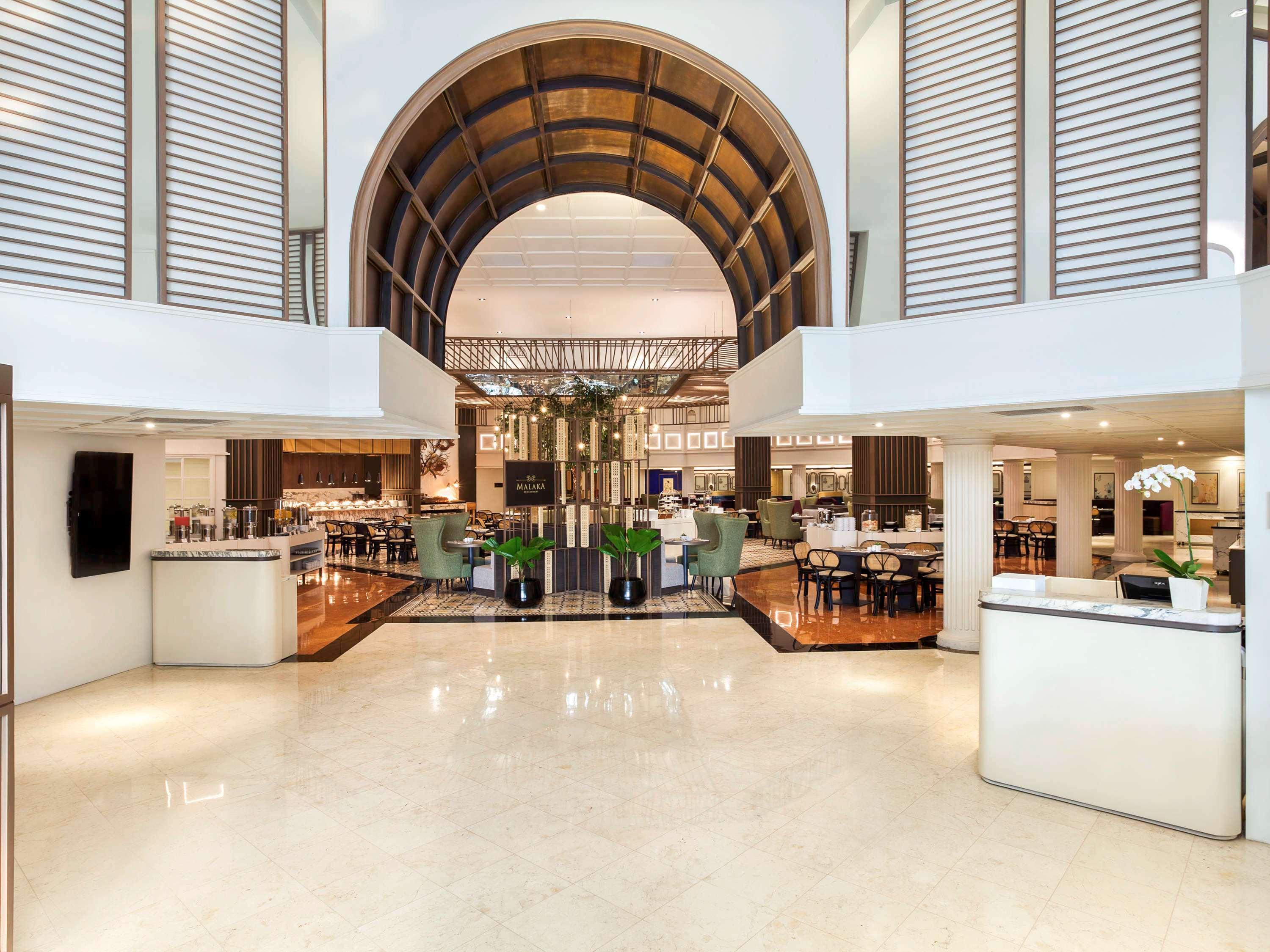 Mercure Jakarta Batavia Exterior foto